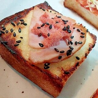 マヨで　チキンと明太子と黒ごまのトースト